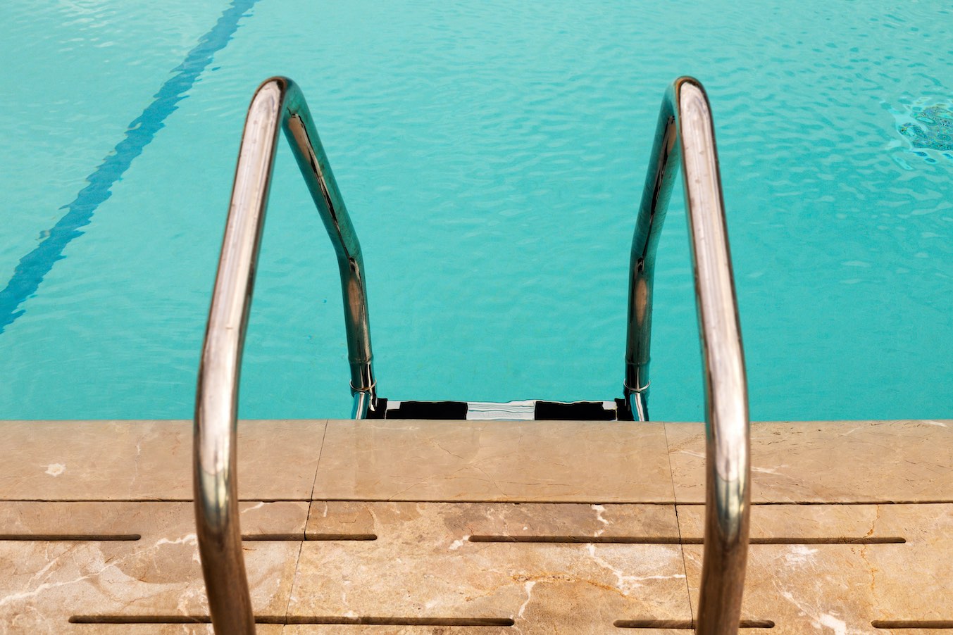 tips to clean the pool all year round