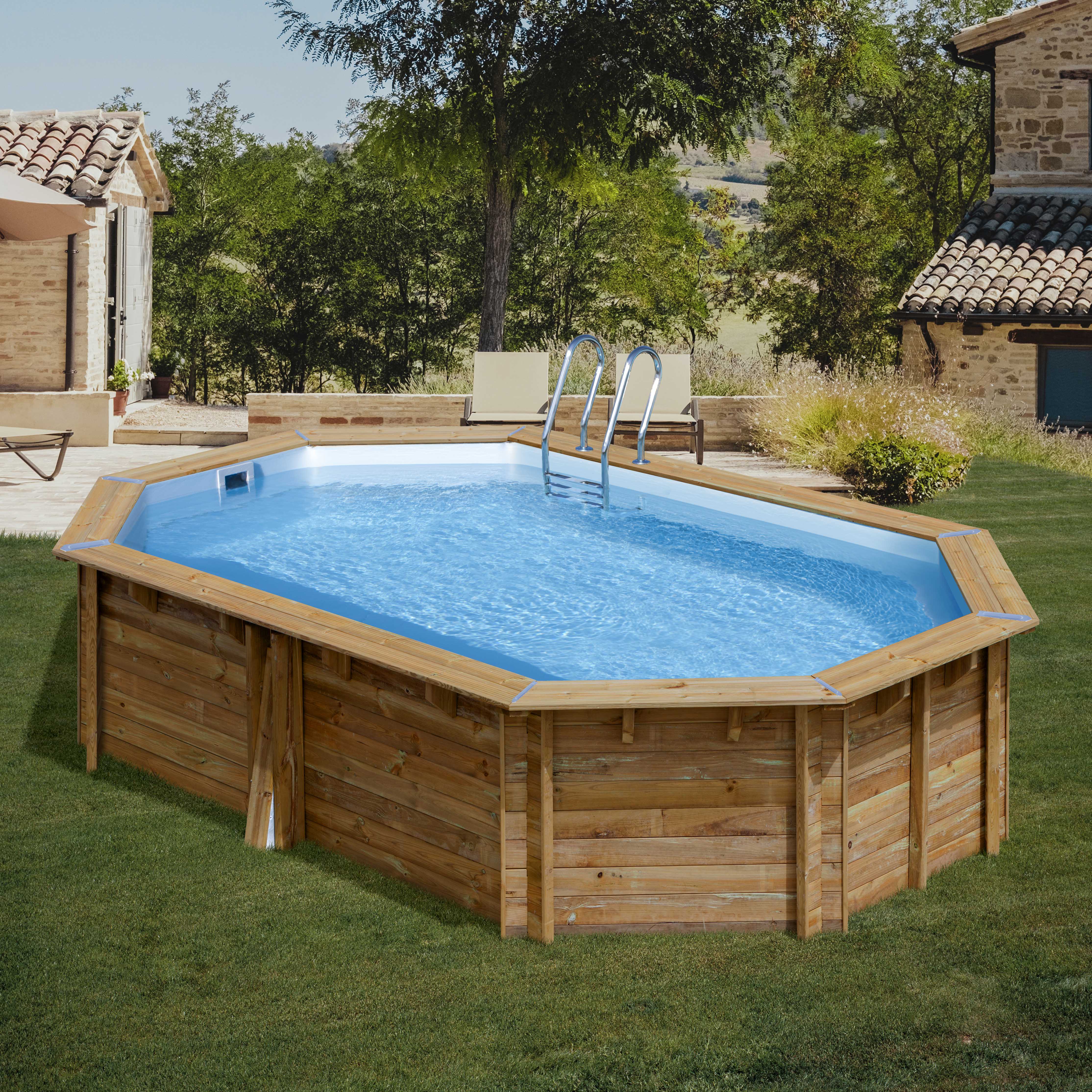 piscina de madera ovalada